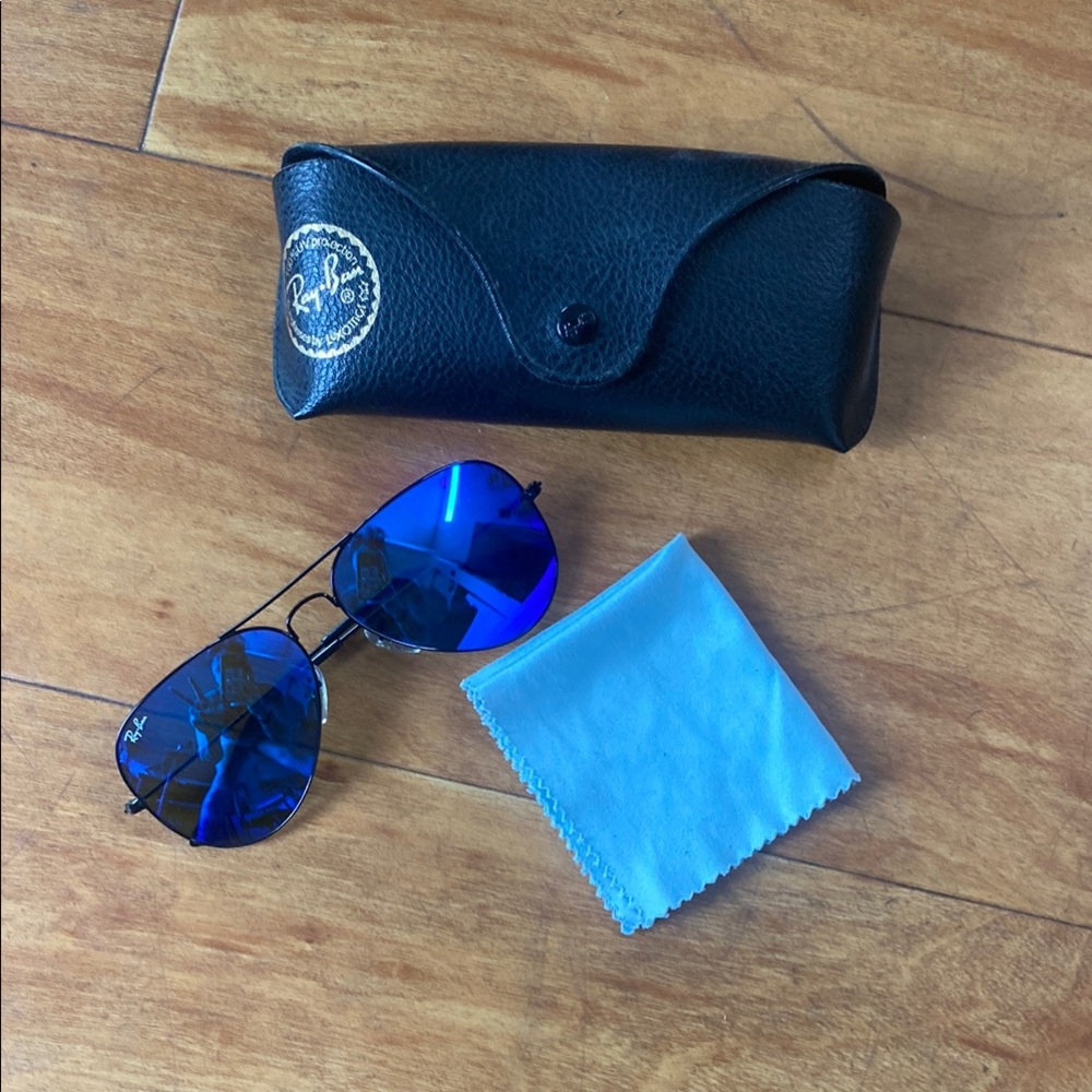 Ray-Ban Aviator Sunglasses with  Blue Lenses